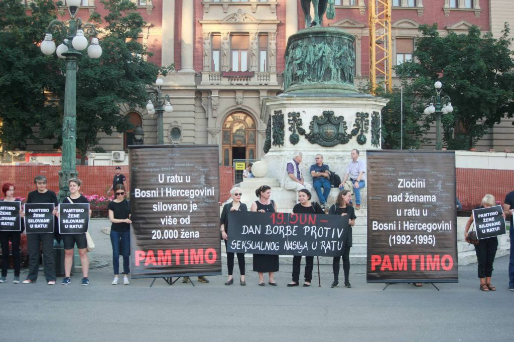 MIROVNA AKCIJA ZENA U CRNOM foto Beta 