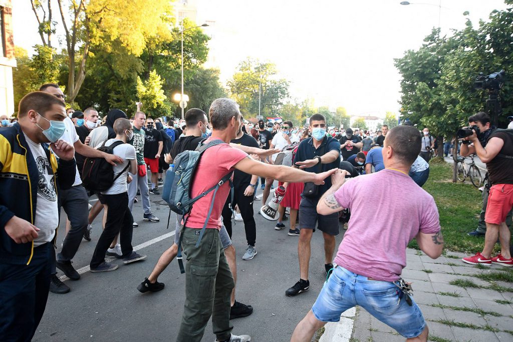 Ova slika ima prazan alt atribut; ime njene datoteke je novi-sad-protest-nasilje-beta-1024x683.jpg