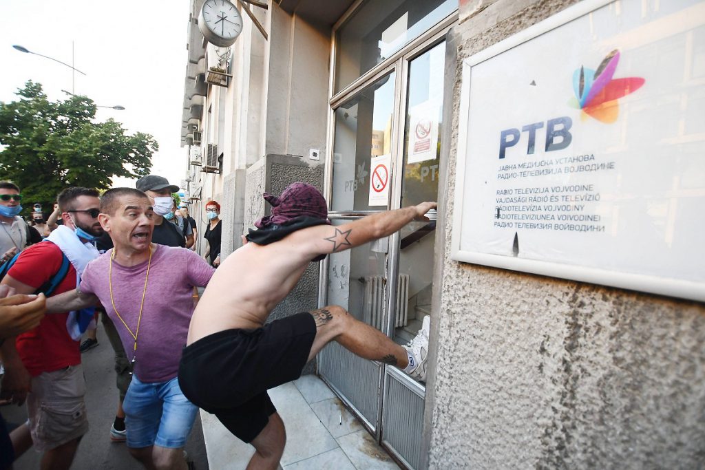 Ova slika ima prazan alt atribut; ime njene datoteke je protest-ns-rtv-beta-1024x683.jpg